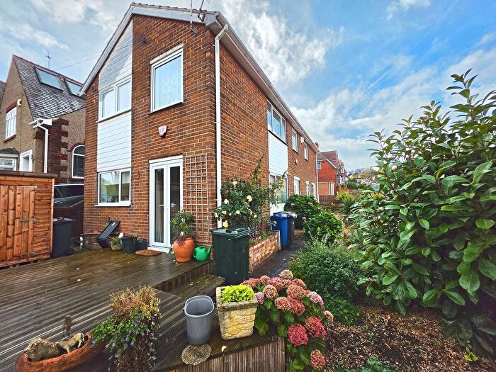 2 Bedroom Flat For Sale In Queens Drive, Barnsley, S75
