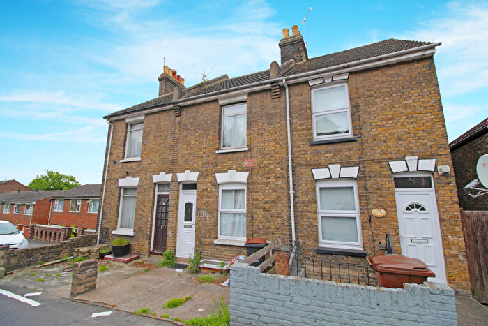 2 Bedroom Terraced House To Rent In Beacon Road, Chatham, ME5