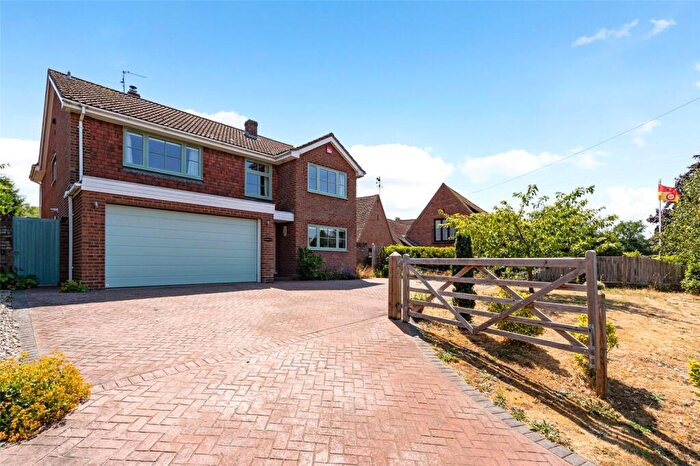 4 Bedroom Detached House For Sale In The Street, Bramley, RG26