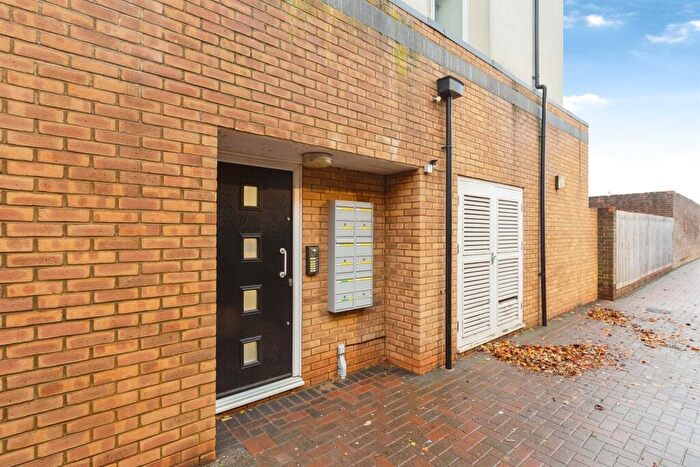 1 Bedroom Flat For Sale In Jansel Square, Aylesbury, HP21