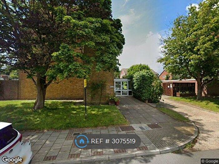 2 Bedroom Maisonette To Rent In Hayesford Park Drive, Bromley, BR2