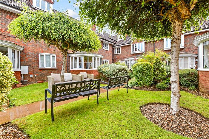 2 Bedroom Flat For Sale In High Street, Banstead, Surrey, SM7