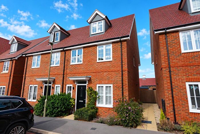 4 Bedroom Semi-Detached House To Rent In Elizabeth Road, Mongewell, OX10