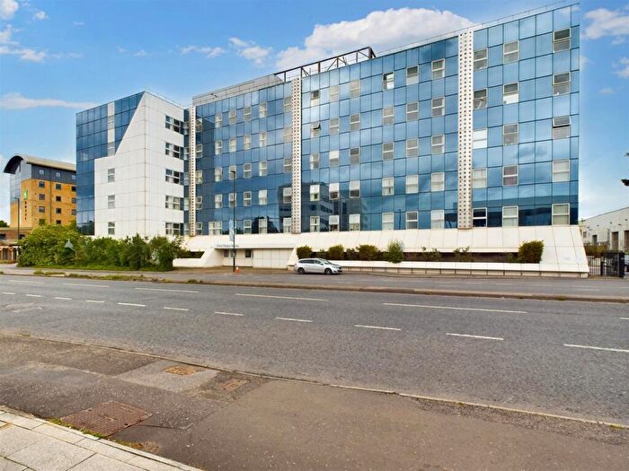 2 Bedroom Flat To Rent In London Road, Lowfield Heath, RH10