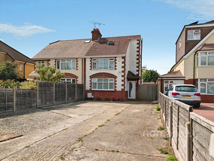 4 Bedroom Semi-Detached House For Sale In Beech Lane, Earley, Reading, RG6