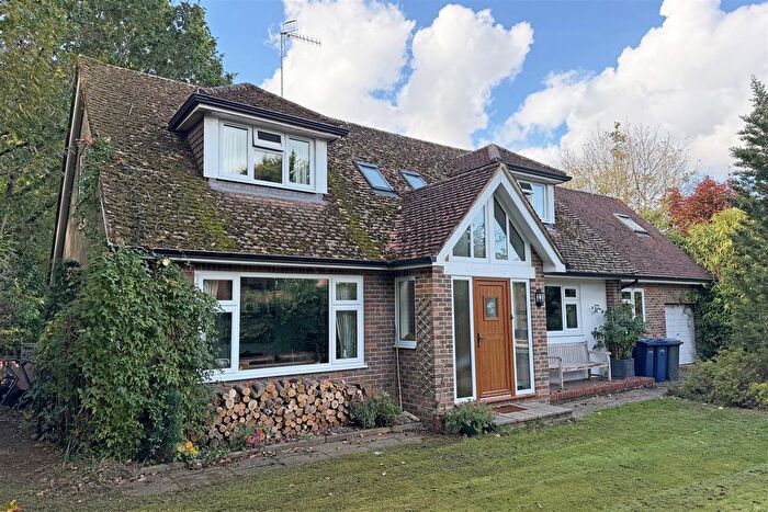 4 Bedroom Chalet For Sale In The Fairway, Godalming, GU7