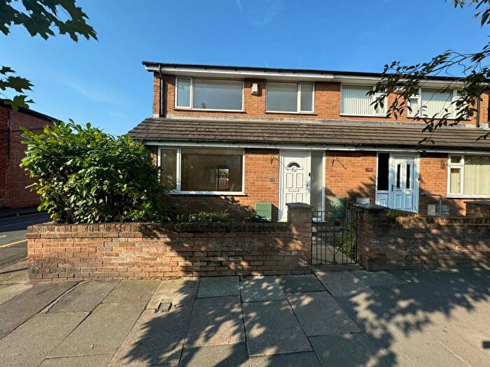 3 Bedroom Semi-Detached House To Rent In Bolton Road, Pendlebury, Swinton, Manchester, M27
