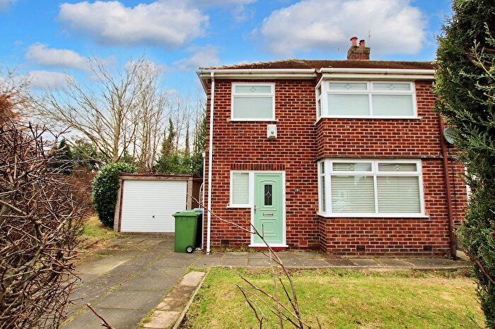 3 Bedroom Semi-Detached House To Rent In Baron Close, Woolston, WA1