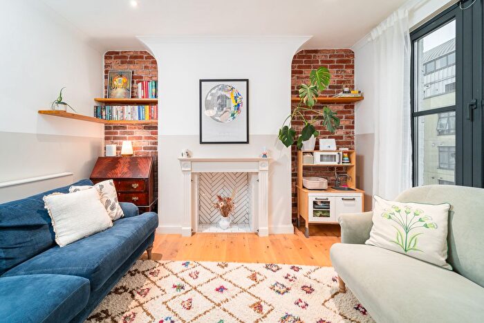 2 Bedroom Flat For Sale In Stroud Green Road, Finsbury Park, N4