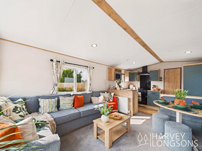 2 Bedroom Park Home For Sale In Pakefield Holiday Park, NR33