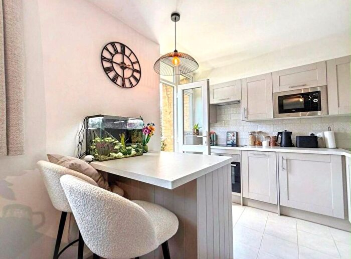 Studio For Sale In Avon Court, Putney, London, SW15