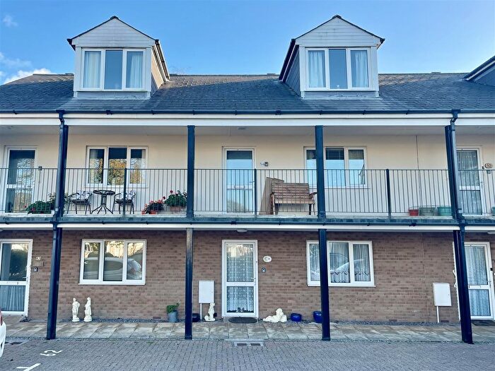 1 Bedroom Flat For Sale In Consort Village, Hartley, PL3