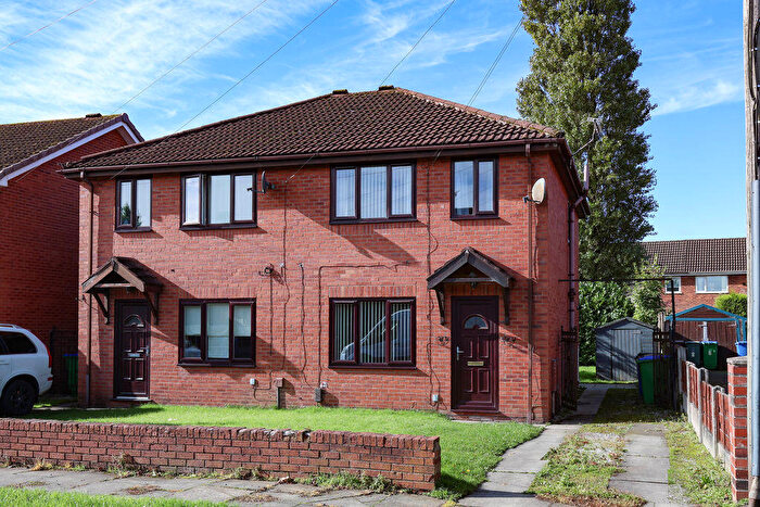 3 Bedroom Semi-Detached House For Sale In Devonshire Close Heywood., OL10