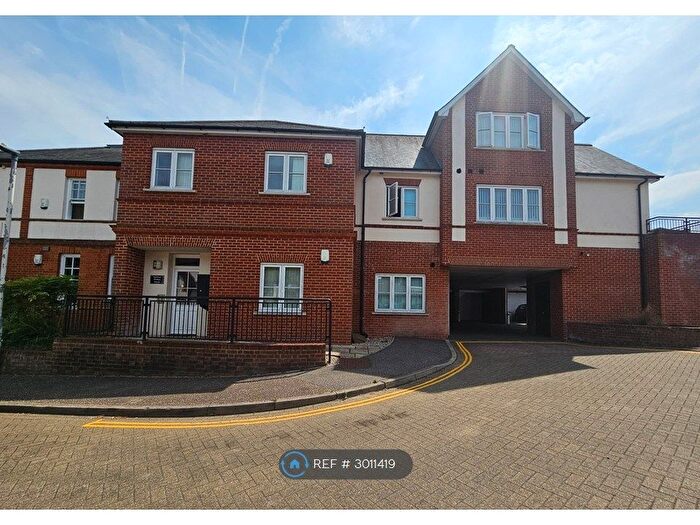 1 Bedroom Flat To Rent In High Street, Great Baddow, Chelmsford, CM2