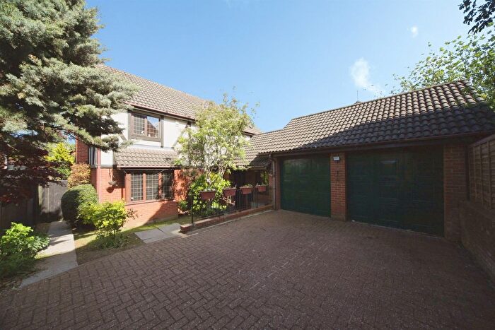 4 Bedroom Detached House For Sale In Perrymead, Luton, LU2