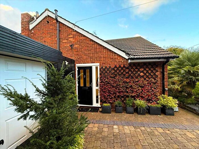 2 Bedroom Bungalow For Sale In Longfield Avenue, New Barn, Longfield, DA3
