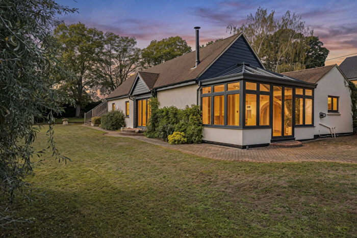 3 Bedroom Detached Bungalow For Sale In Springhill, Longworth, OX13