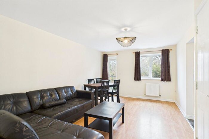 2 Bedroom Flat To Rent In Capital Point, Temple Place, Reading, Berkshire, RG1