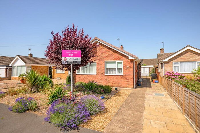2 Bedroom Detached Bungalow For Sale In Farndale Crescent On Manthorpe Estate, Grantham, NG31