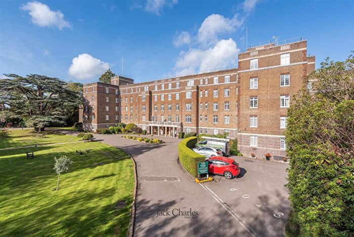 3 Bedroom Flat For Sale In Mount Ephraim, Tunbridge Wells, TN4