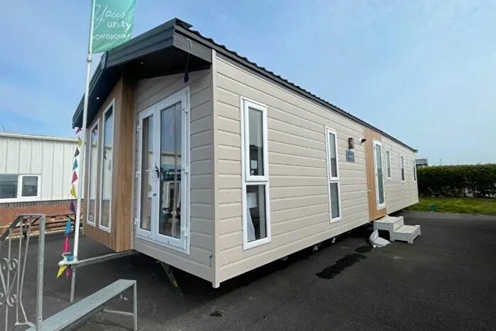 2 Bedroom Lodge For Sale In Coast Road, Berrow, Burnham-On-Sea, TA8
