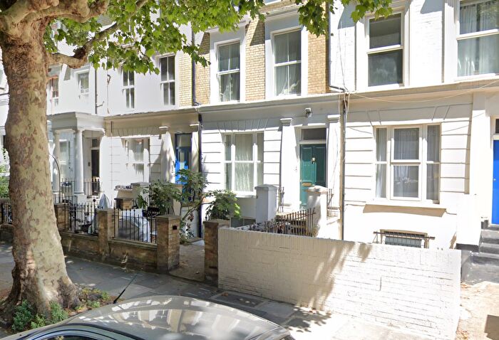 1 Bedroom Flat To Rent In Bamborough Gardens, London, W12