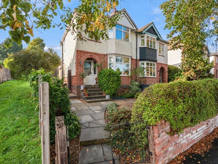 3 Bedroom Semi-Detached House For Sale In Greville Road, Warwick, CV34