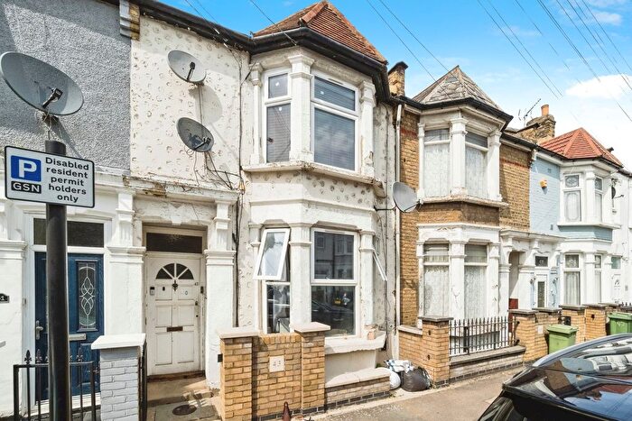 1 Bedroom Flat For Sale In Grosvenor Road, London, London, E7