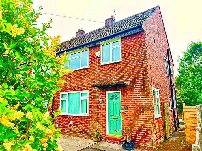 3 Bedroom Semi-Detached House For Sale In Cherry Tree Close, Romiley, Stockport, SK6
