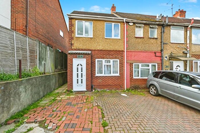 1 Bedroom Maisonette For Sale In Marsh Road, Luton, Bedfordshire, LU3