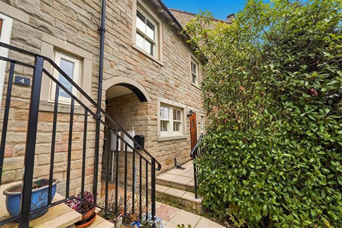 3 Bedroom Mews For Sale In Dean Way, Bollington, SK10