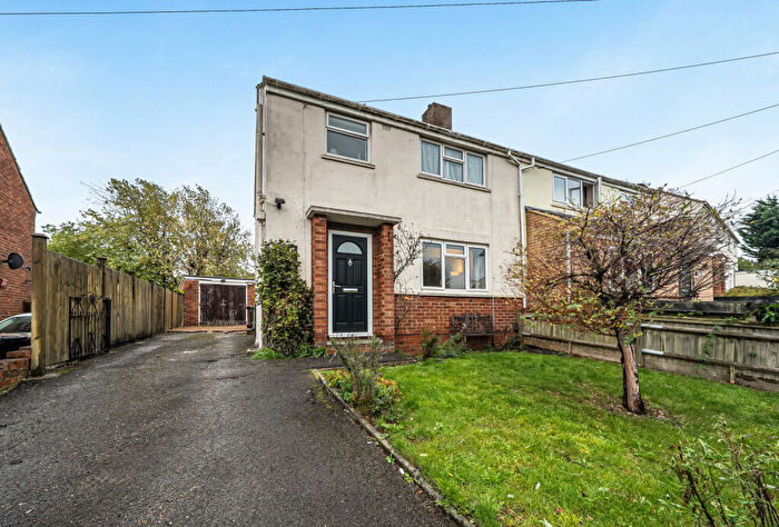 3 Bedroom Semi-Detached House For Sale In Pinnocks Way, Oxford, Oxfordshire, OX2