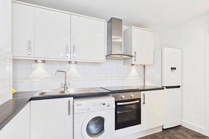 2 Bedroom Flat To Rent In St. Lukes Road, Maidenhead, Berkshire, SL6