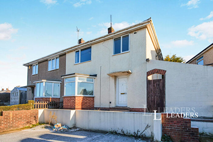 3 Bedroom Semi-Detached House To Rent In Harrogate Crescent, DE21