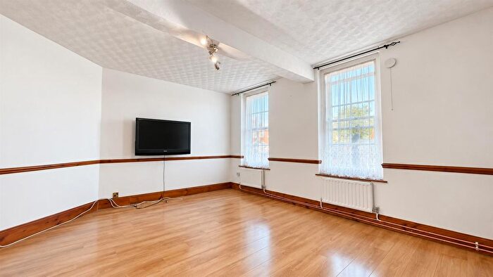 3 Bedroom Flat For Sale In Swanfield Street, London, E2