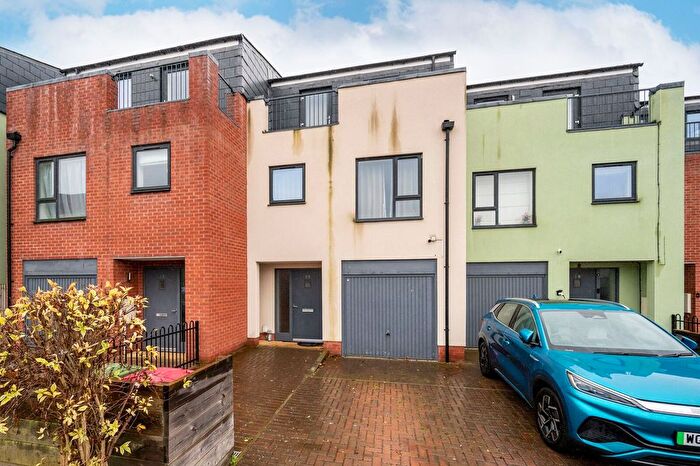 4 Bedroom Terraced House To Rent In Finefield Walk, Slough, SL1