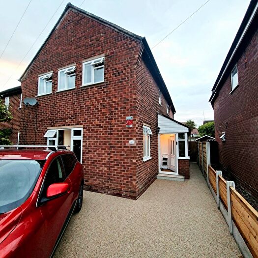 4 Bedroom Semi-Detached House To Rent In Craddock Road, Sale, M33