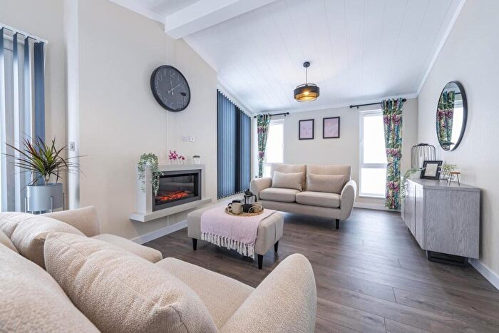 2 Bedroom Park Home For Sale In , Two Bed Omar Ikon, Lakeside Residential Park, Cliff Lane, Grantham, Lincolnshire, NG32