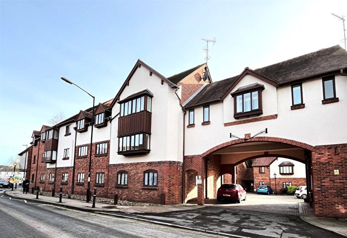 2 Bedroom Flat For Sale In St Nicholas Church Street, Warwick, CV34