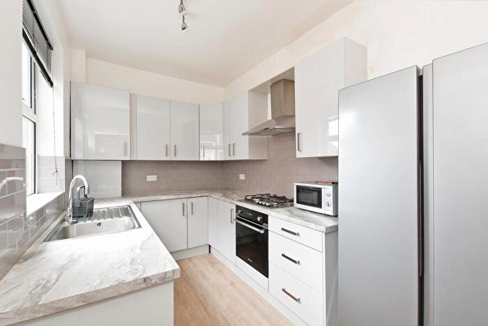 4 Bedroom House To Rent In Cowlishaw Road, Sheffield, S11