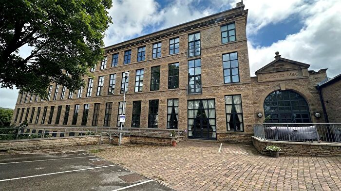 2 Bedroom Flat To Rent In Whitfield Mill, Apperley Bridge, BD10