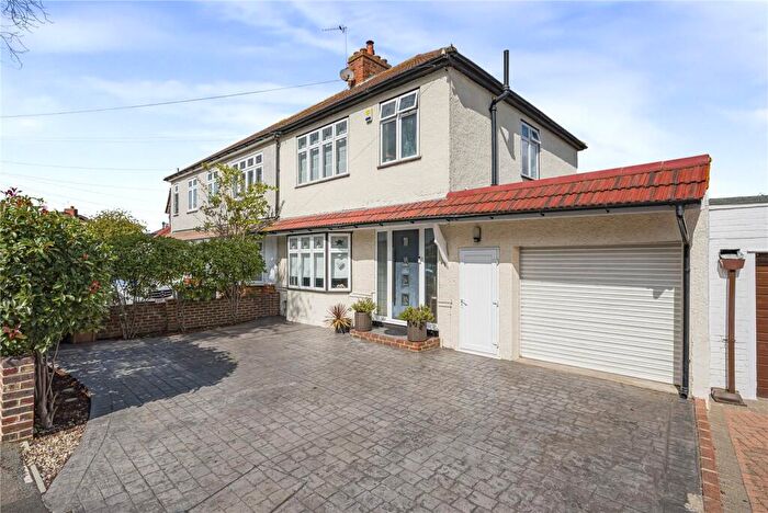 3 Bedroom Semi-Detached House For Sale In Selwyn Crescent, Welling, DA16
