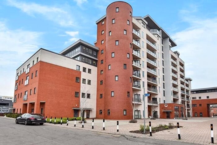 2 Bedroom Flat For Sale In Grays Place, Slough, SL2