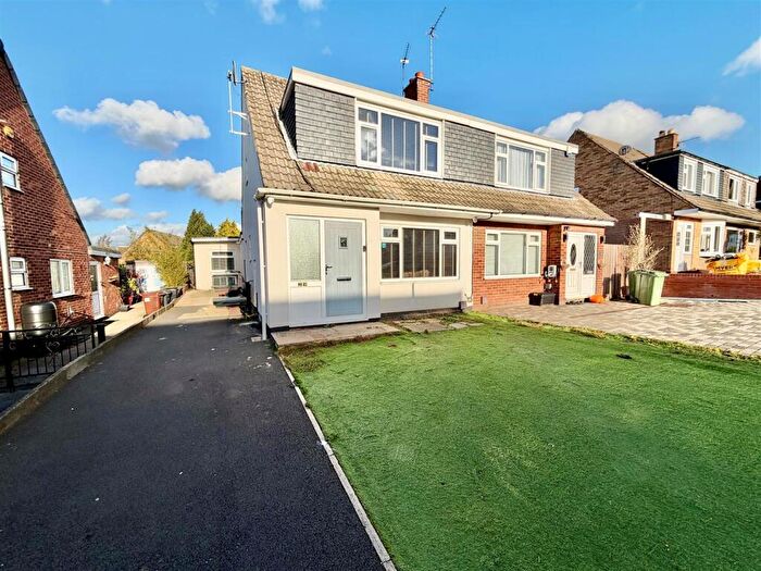 3 Bedroom Semi-Detached House For Sale In Denesway, Garforth, Leeds, LS25