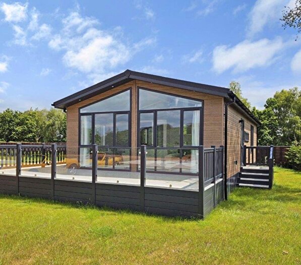 2 Bedroom Mobile/park Home For Sale In Dunley, Stourport-On-Severn, DY13