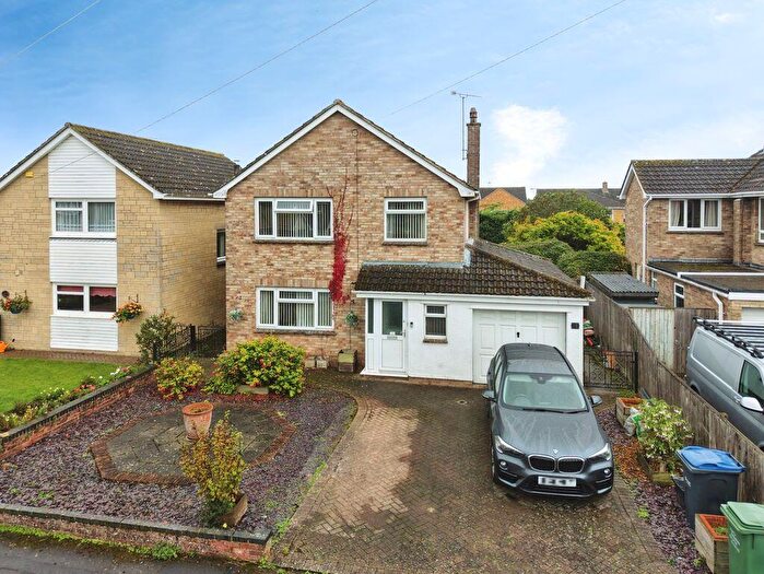 3 Bedroom Detached House For Sale In Restrop View, Purton, Wiltshire, SN5