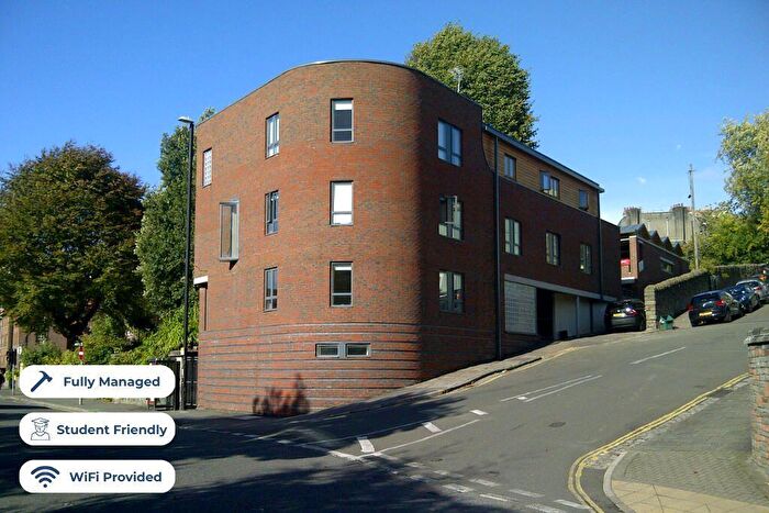 3 Bedroom Flat To Rent In College Green, Bristol, BS8