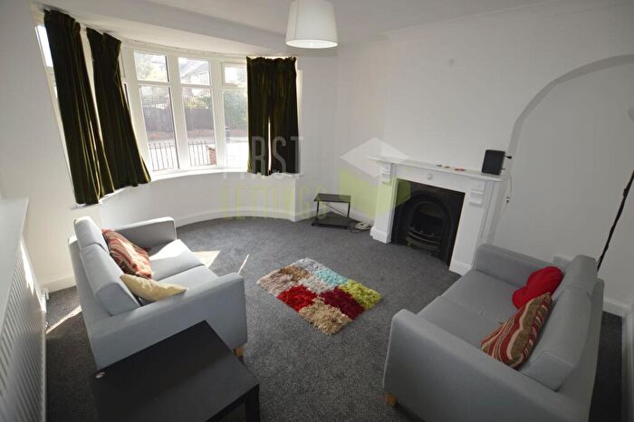 6 Bedroom Semi-Detached House To Rent In Queens Road, Clarendon Park, LE2