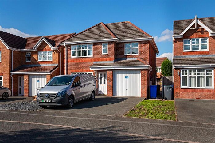 4 Bedroom Detached House For Sale In Lakeside Close, Etruria, Stoke-On-Trent, ST1