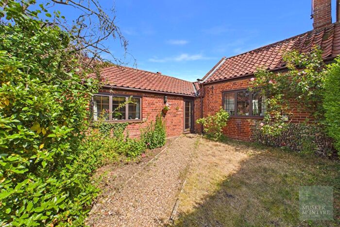 3 Bedroom Barn Conversion For Sale In Sun Road, Broome, Bungay, NR35